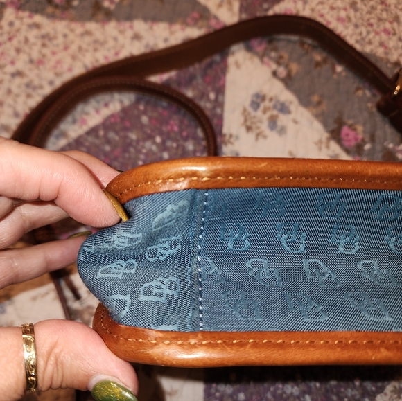 Vintage Dooney and Bourke Messenger Crossbody Purse - Picture 6 of 14